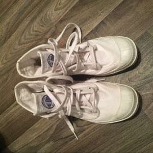 White palladium boots woman